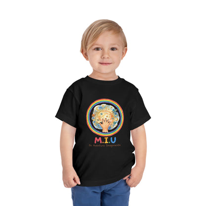 Camiseta Toddler M.I.U — Logo Manito Arcoíris | Fe, Aventura, Imaginación