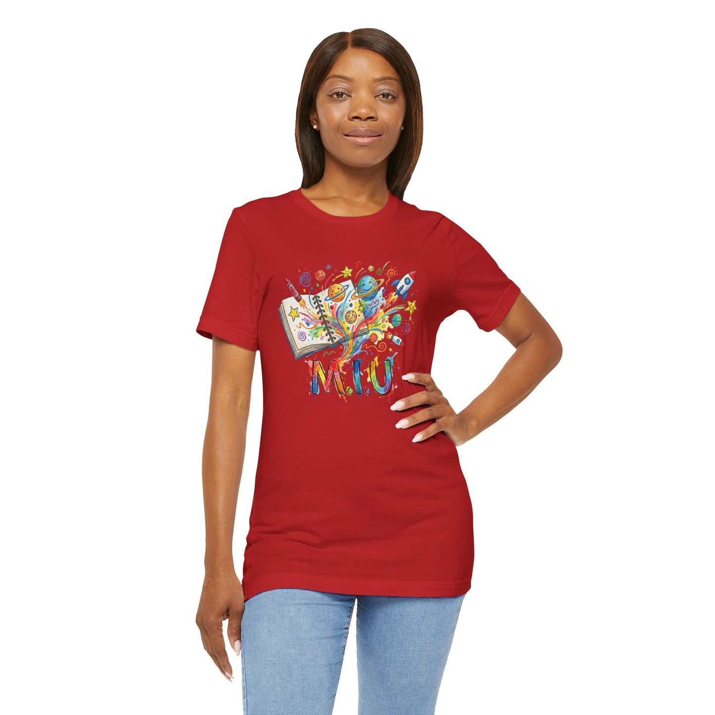 Camiseta Unisex Adulto M.I.U — Logo Libro & Universo | Fé, Aventura, Imaginación