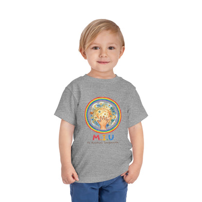 Camiseta Toddler M.I.U — Logo Manito Arcoíris | Fe, Aventura, Imaginación