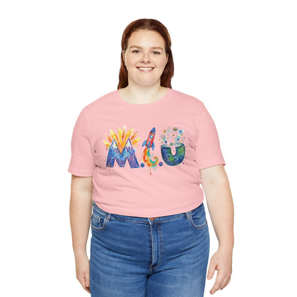 Camiseta Unisex Adulto M.I.U — Logo Fe, Aventura, Imaginación | Cohete & Universo
