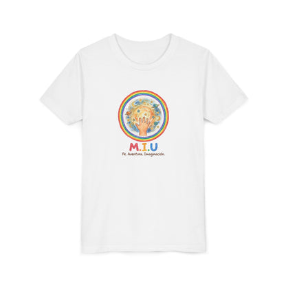 Camiseta Unisex Niños M.I.U — Logo Manito Arcoíris | Fe, Aventura, Imaginación
