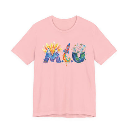Camiseta Unisex Adulto M.I.U — Logo Fe, Aventura, Imaginación | Cohete & Universo