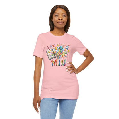 Camiseta Unisex Adulto M.I.U — Logo Libro & Universo | Fé, Aventura, Imaginación
