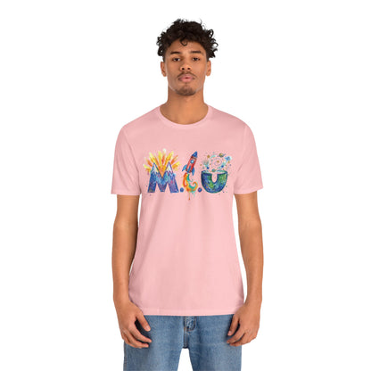 Camiseta Unisex Adulto M.I.U — Logo Fe, Aventura, Imaginación | Cohete & Universo