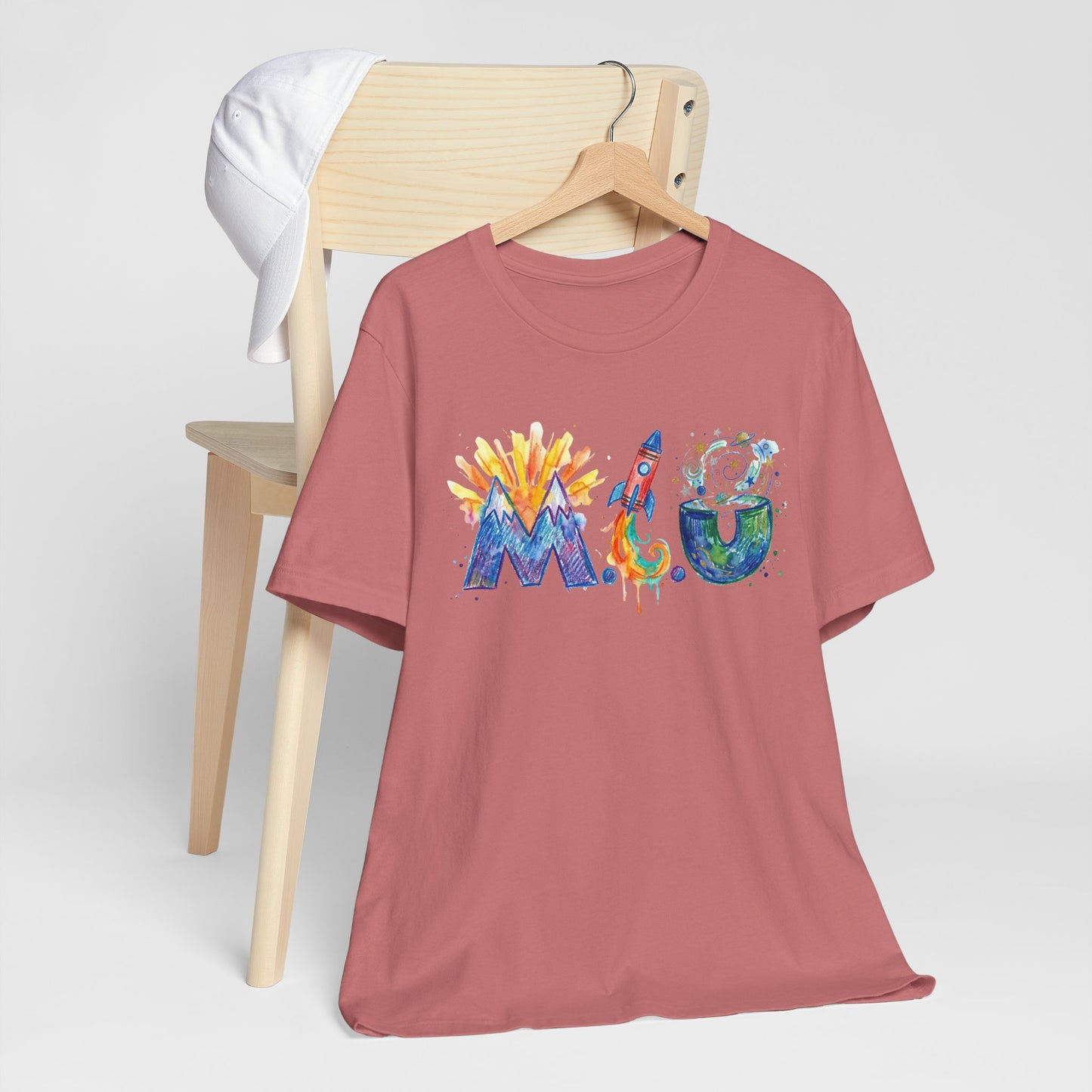 Camiseta Unisex Adulto M.I.U — Logo Fe, Aventura, Imaginación | Cohete & Universo