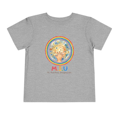 Camiseta Toddler M.I.U — Logo Manito Arcoíris | Fe, Aventura, Imaginación