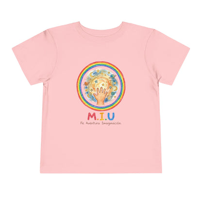 Camiseta Toddler M.I.U — Logo Manito Arcoíris | Fe, Aventura, Imaginación