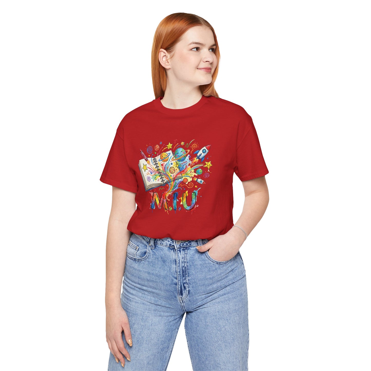 Camiseta Unisex Adulto M.I.U — Logo Libro & Universo | Fé, Aventura, Imaginación
