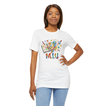 Camiseta Unisex Adulto M.I.U — Logo Libro & Universo | Fé, Aventura, Imaginación