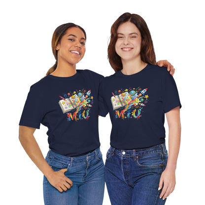 Camiseta Unisex Adulto M.I.U — Logo Libro & Universo | Fé, Aventura, Imaginación