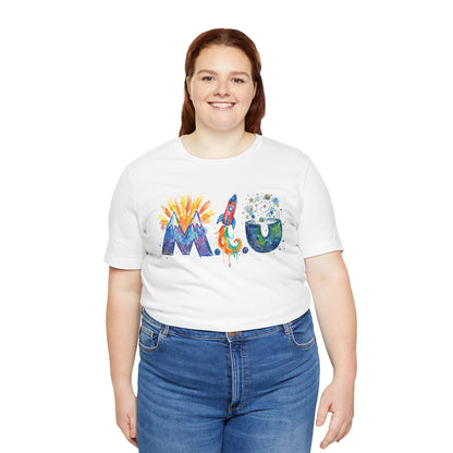 Camiseta Unisex Adulto M.I.U — Logo Fe, Aventura, Imaginación | Cohete & Universo