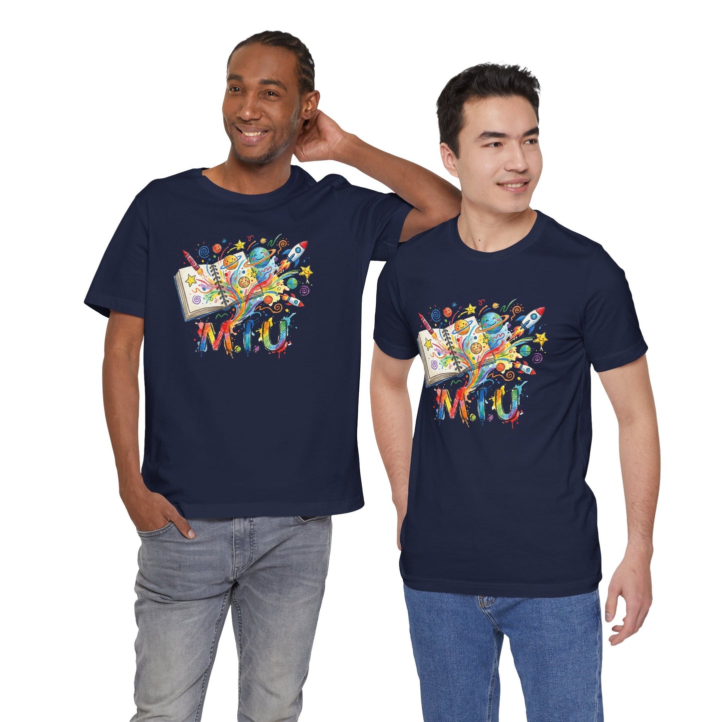 Camiseta Unisex Adulto M.I.U — Logo Libro & Universo | Fé, Aventura, Imaginación