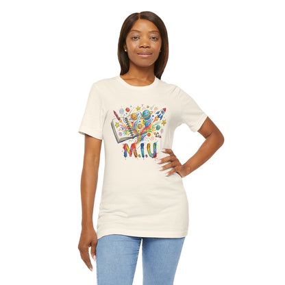 Camiseta Unisex Adulto M.I.U — Logo Libro & Universo | Fé, Aventura, Imaginación