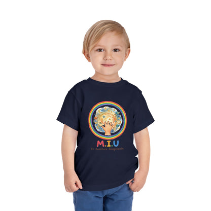 Camiseta Toddler M.I.U — Logo Manito Arcoíris | Fe, Aventura, Imaginación